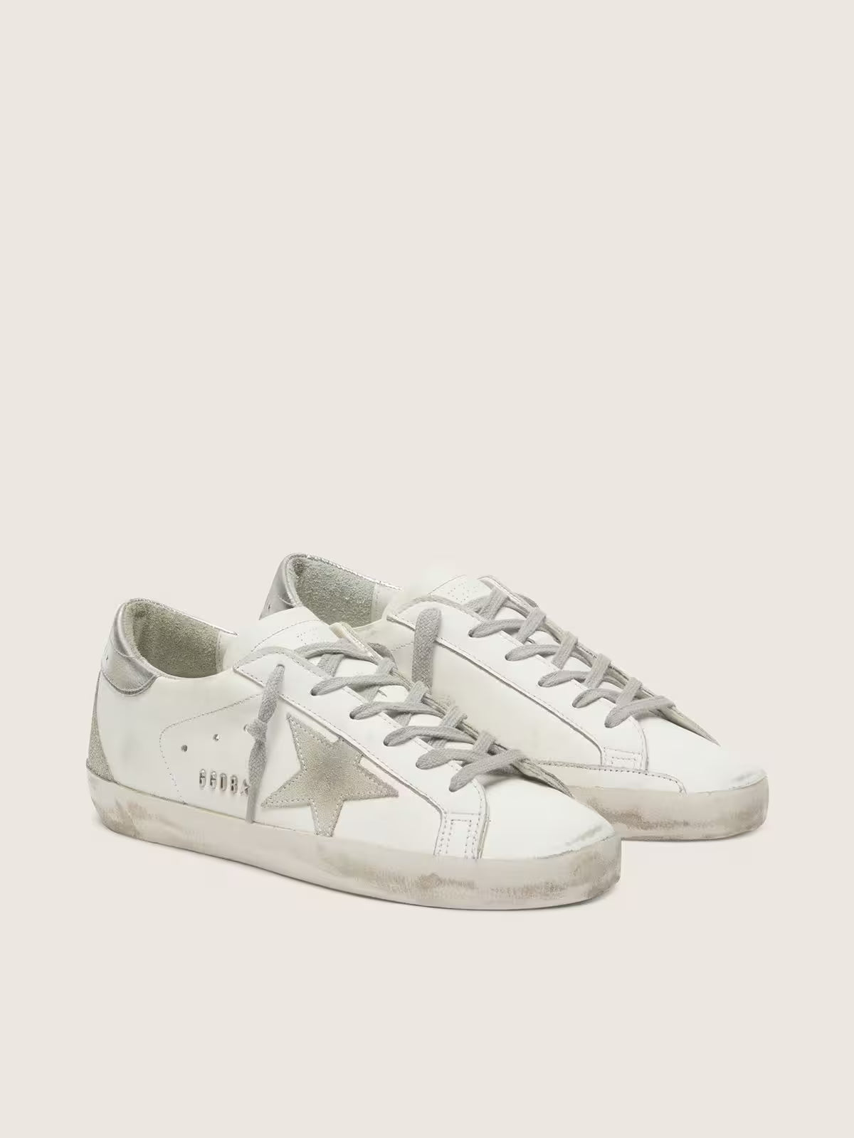 Golden Goose Super-Star avec son contrefort argenté et lettrage clous métal