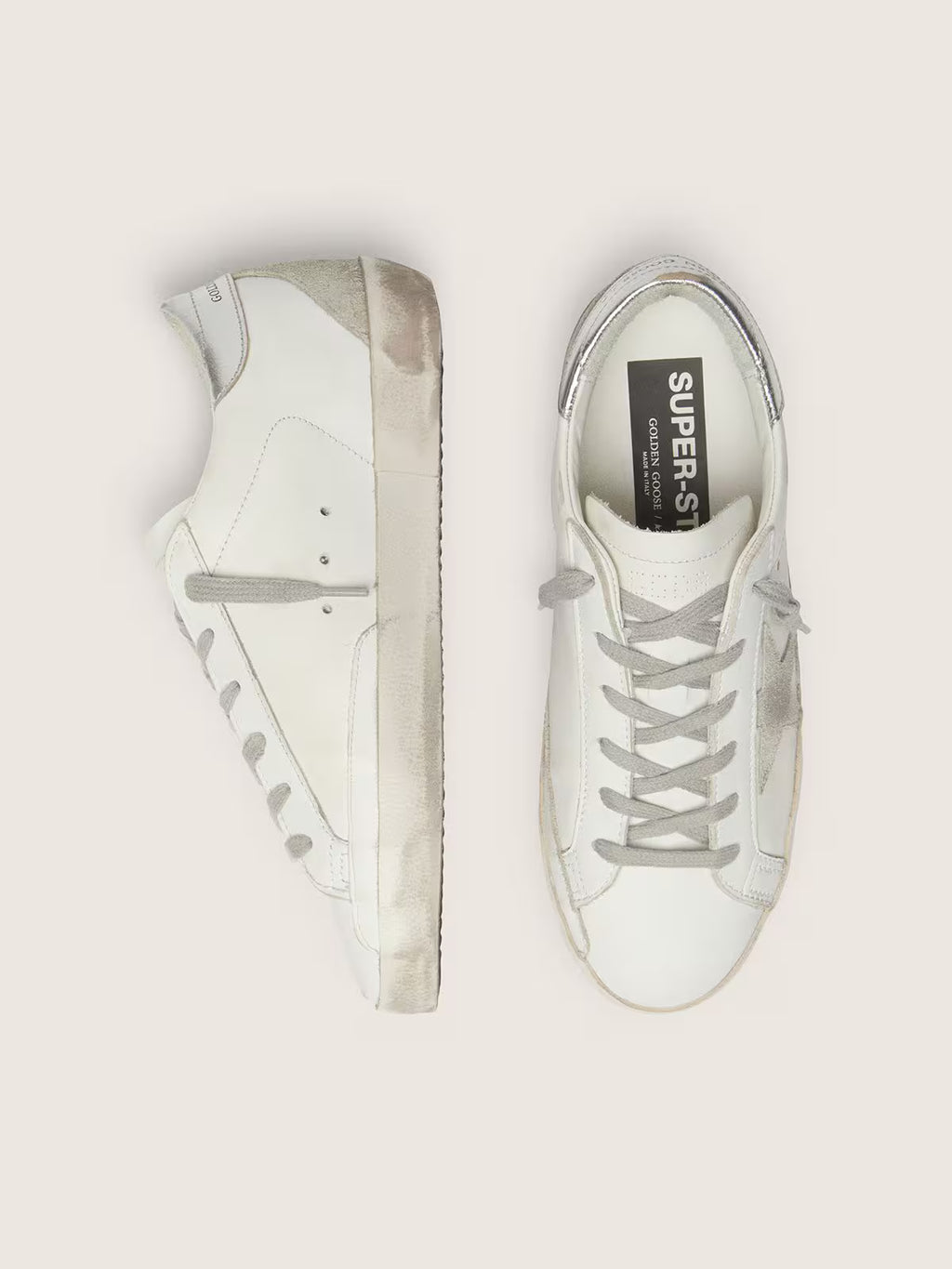 Golden Goose Super-Star avec son contrefort argenté et lettrage clous métal