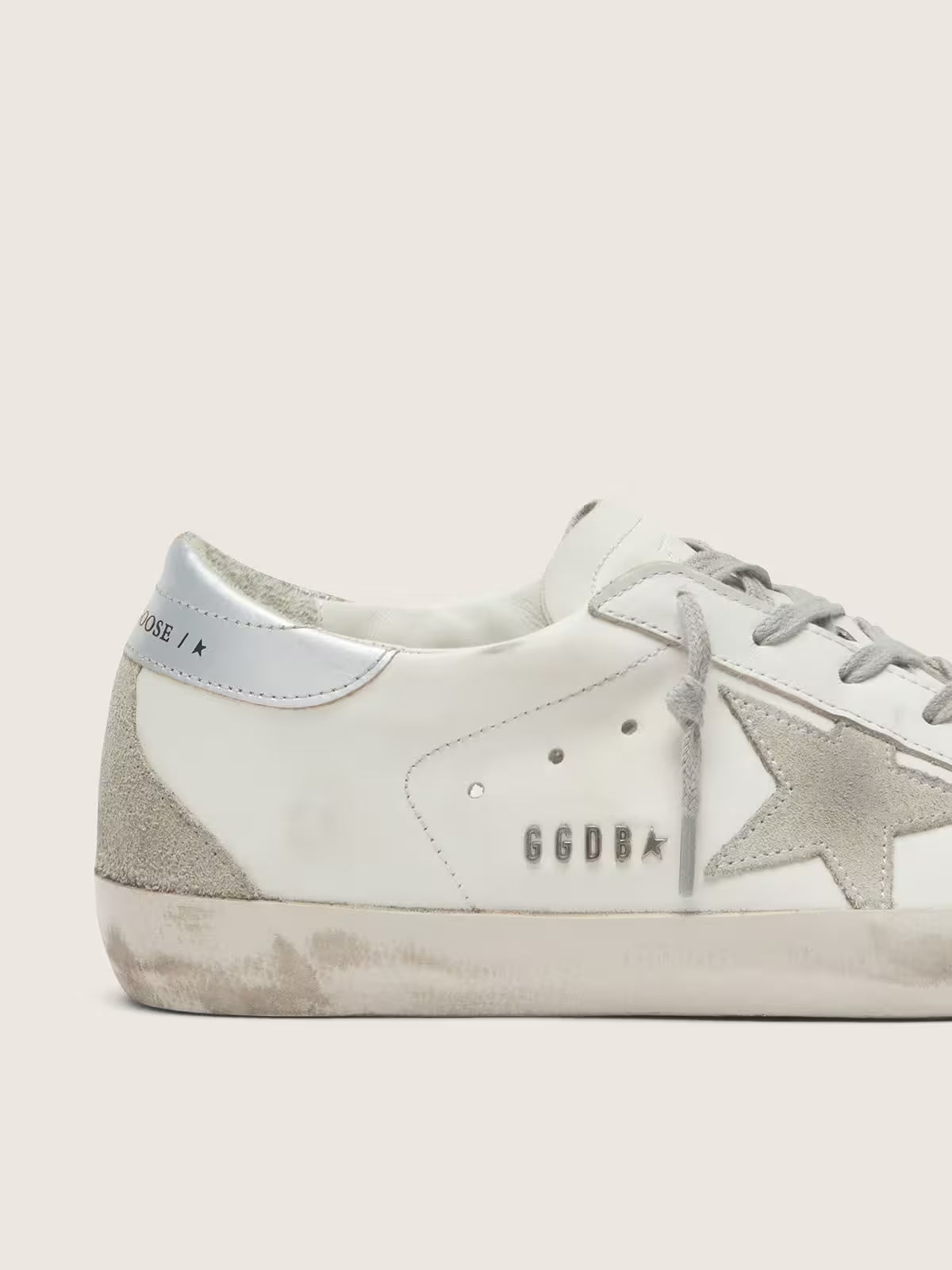 Golden Goose Super-Star avec son contrefort argenté et lettrage clous métal