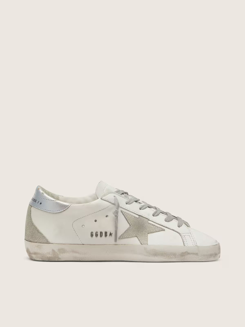 Golden Goose Super-Star avec son contrefort argenté et lettrage clous métal