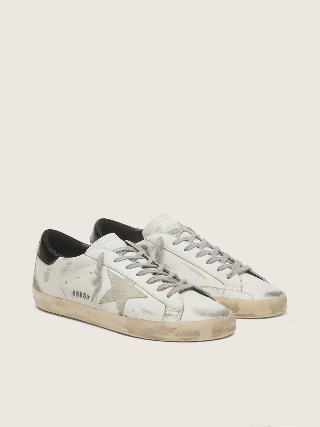 Golden Goose Super-Star avec son contrefort noir et lettrage clous métal