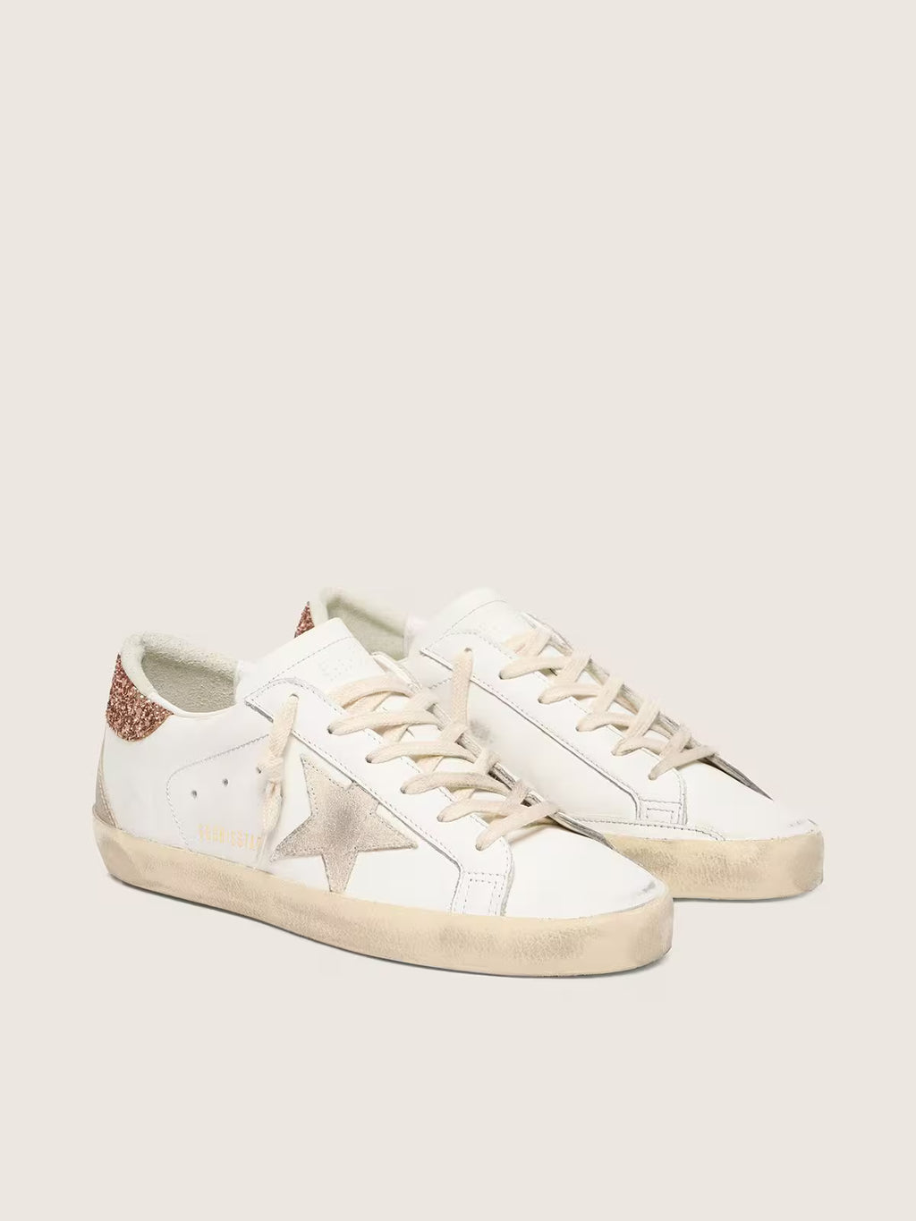 Golden Goose Super-Star avec son étoile en daim et contrefort paillettes rose pêche