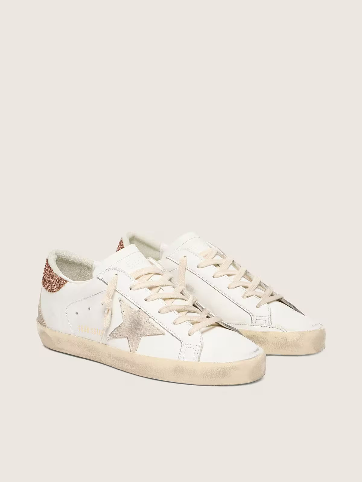 Golden Goose Super-Star avec son étoile en daim et contrefort paillettes rose pêche