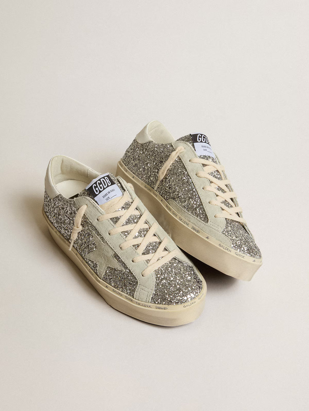 Golden Goose Hi Star, paillettes argentées, étoile daim et contrefort blanc