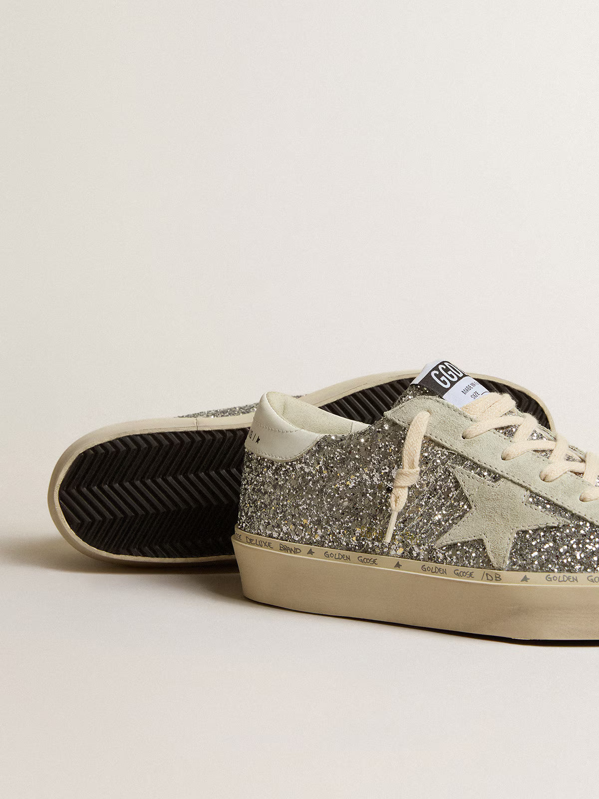 Golden Goose Hi Star, paillettes argentées, étoile daim et contrefort blanc